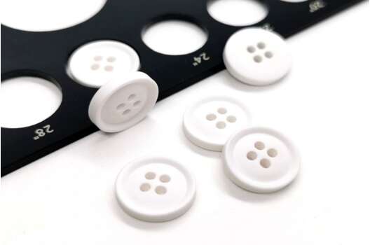 Пуговица пластиковая четыре прокола, 16 мм, К-36