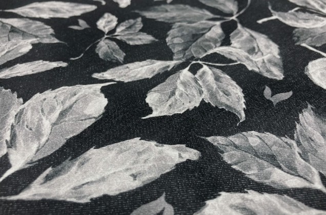 Джинс, белые акварельные листики на черном фоне 1